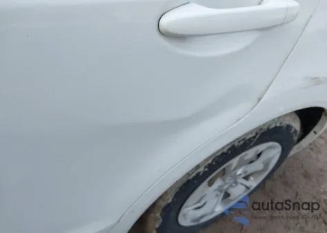 2014 Honda Civic Lx z USA, uszkodzony, nr VIN 2HGFB2F56EH534885